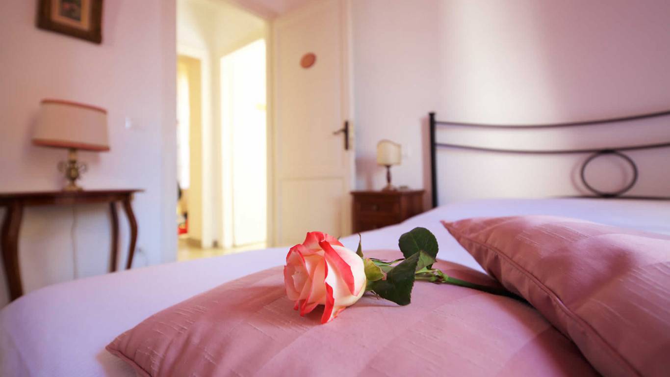 Bed-and-Breakfast-Tempio-Di-Morfeo-roma- Curti-Hotels-Rome-1